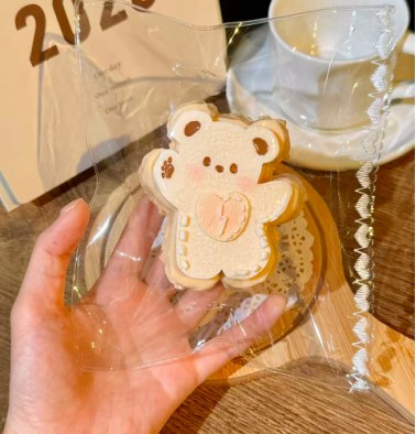 Waving Bear Food-Grade Squishy Toy